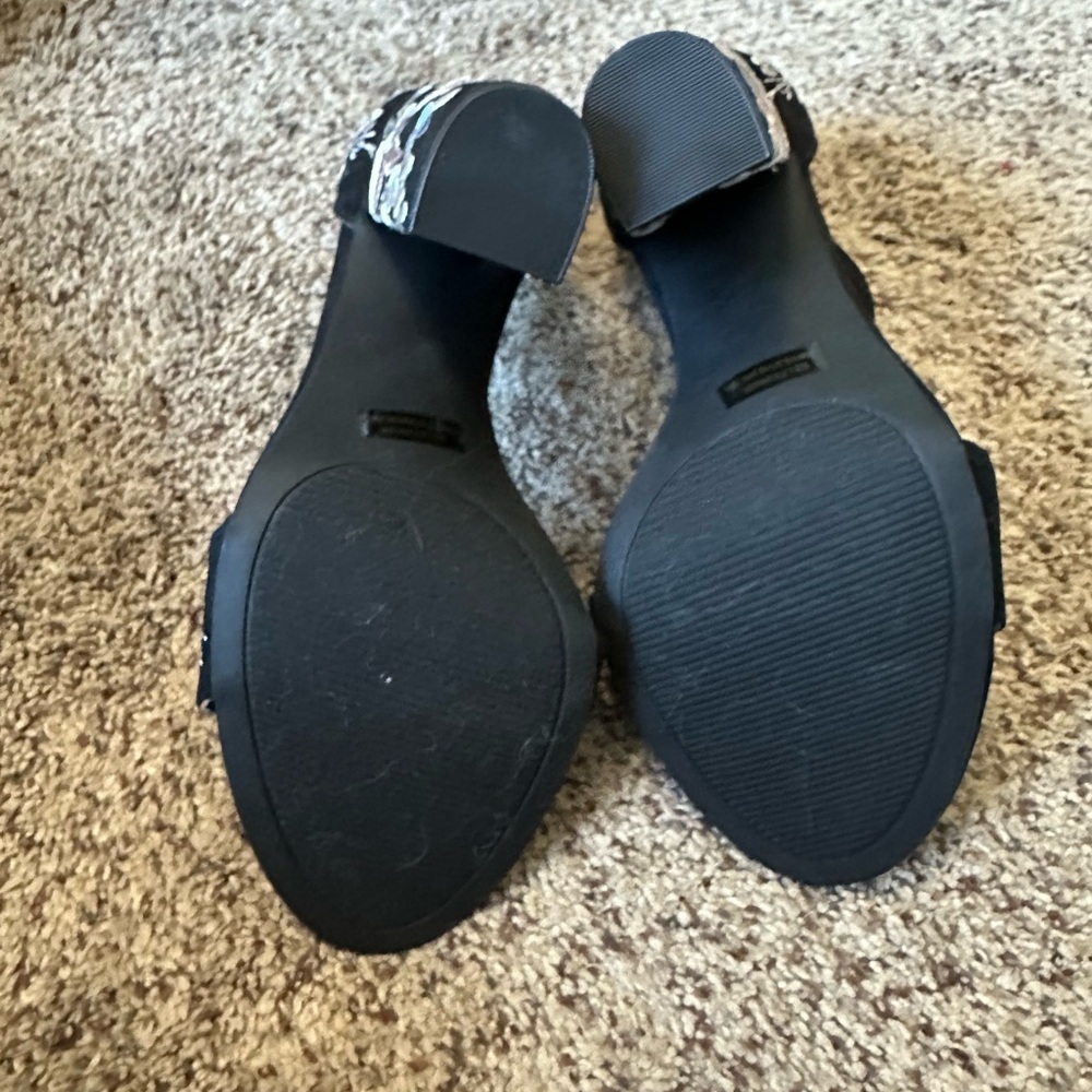 Heels - Picture 4 of 4